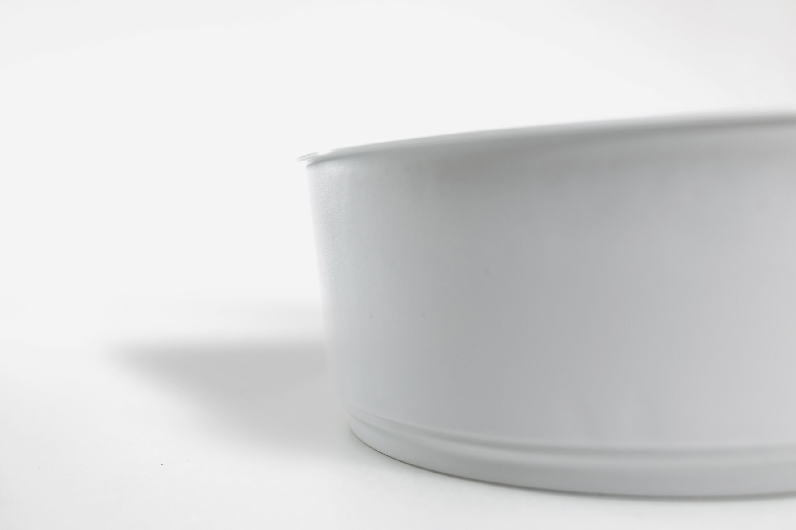 Set de tarrinas blancas redondas para centros de mesa de bodas y eventos.