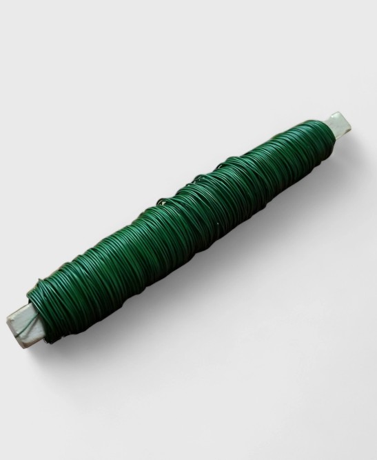 Alambre verde ideal para fijar y estructurar arreglos florales, decoraciones, tallos y todo tipo de trabajos con flores.