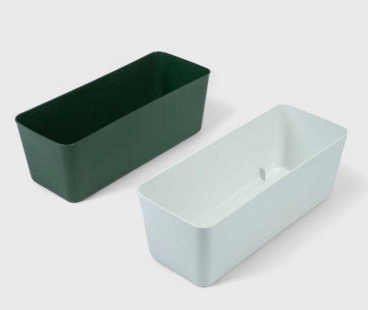 Base tipo jardinera de plástico con media esponja floral para arreglos compactos
