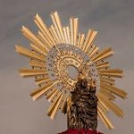Ofrenda floral a la Virgen del Pilar durante el 12 de octubre